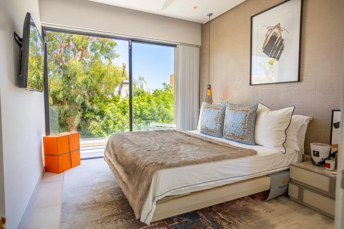 83d403b6-379c-4025-9f85-35c2107c3b1e