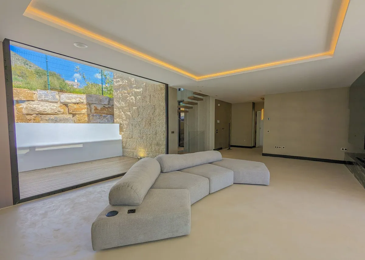 8d423636-1383-4b3d-a473-21aa10053d9c