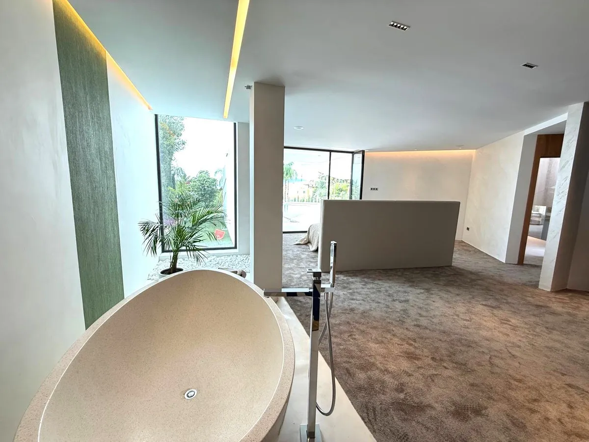 c933e8b2-bbea-4329-b6ed-5376242e7166