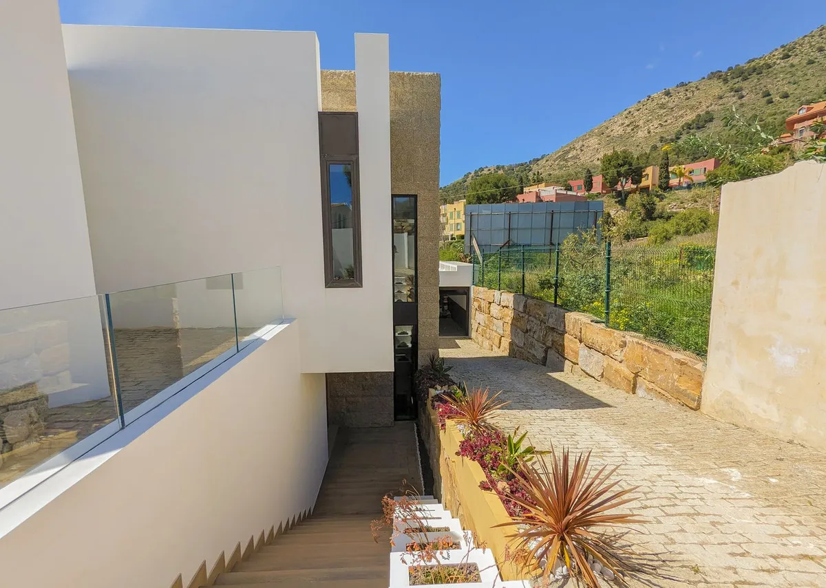 df73fe16-8fe8-41ec-b888-1b8178207b88