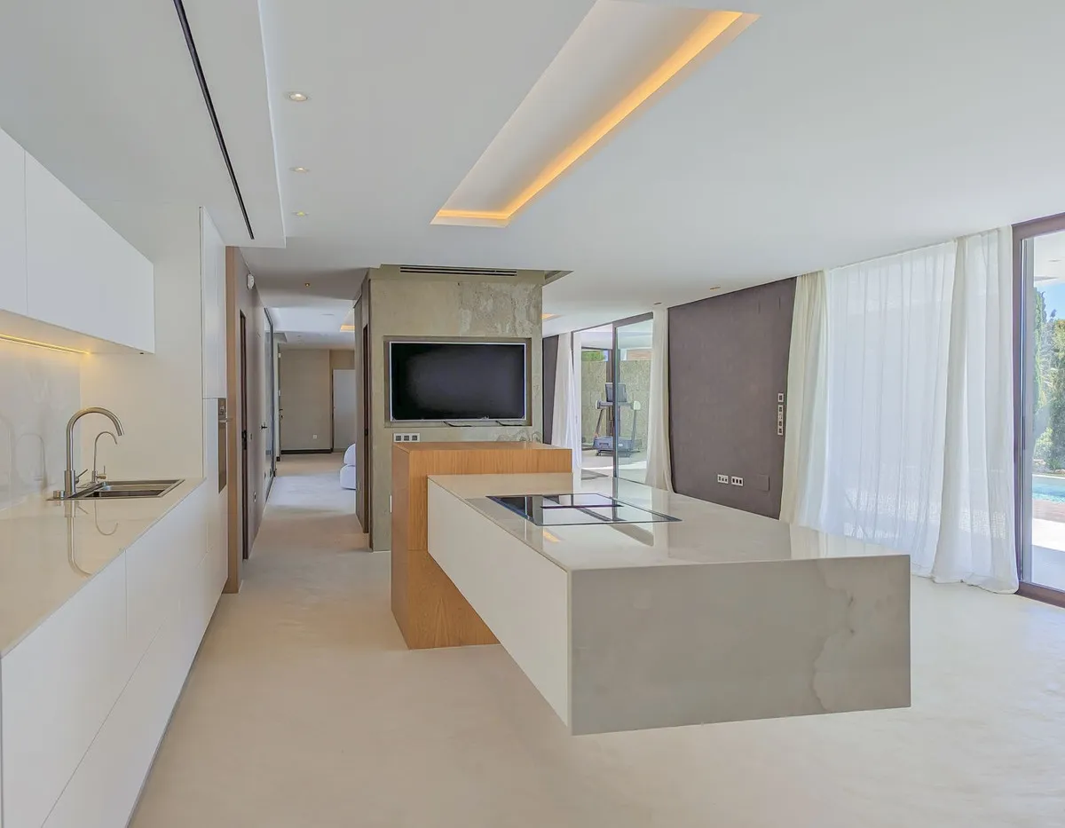 ea178391-7bb5-4a4d-8c21-0e3968983de8