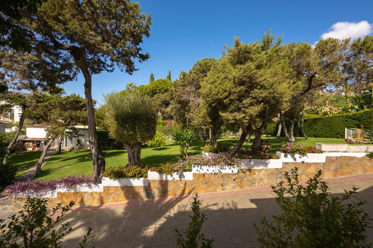 36e1057f-18b0-404c-a325-4f58467af621