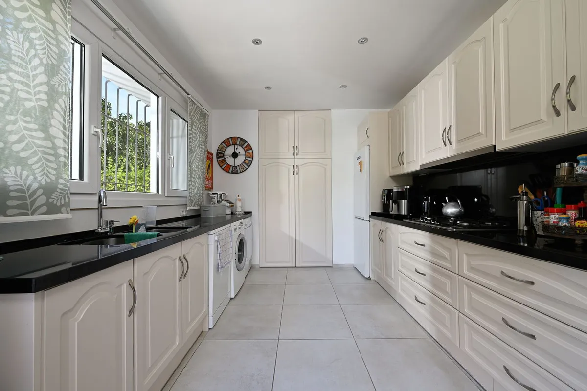 6e4a98d2-5ff5-4013-8be6-29657a43eaa2