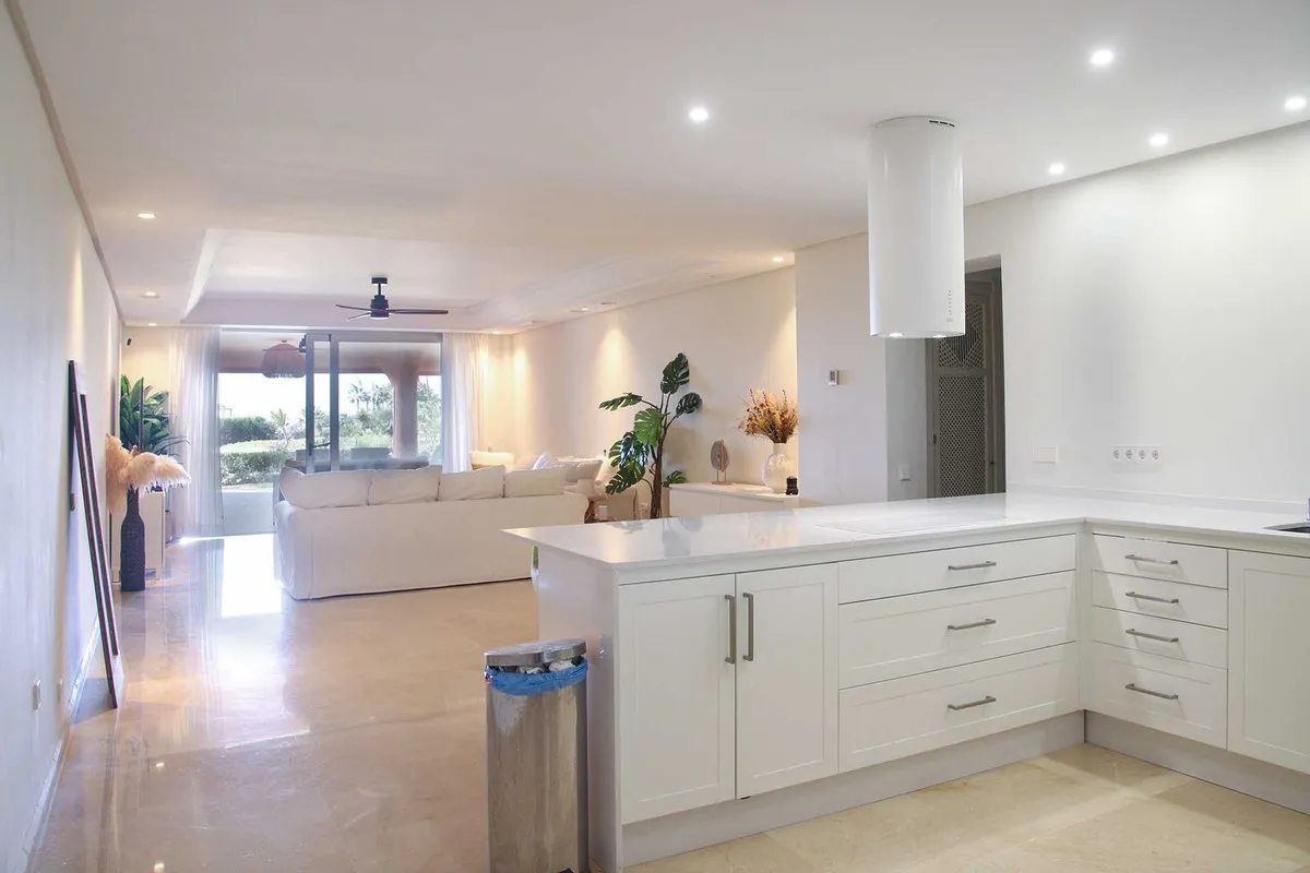 372ef8a6-b4e7-4357-9946-fae5d697054c