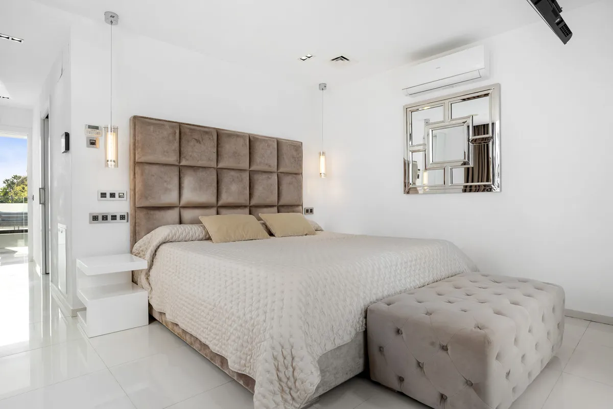 f8c97bac-1ef4-48ba-a27f-be0a25e60c6b